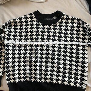 T. Tahari Houndstooth sweater